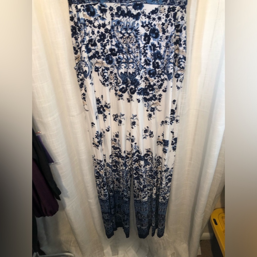 VENUS Blue and White Floral Jumpsuit 🦋💙🤍 M-L NWOT - Picture 5 of 11